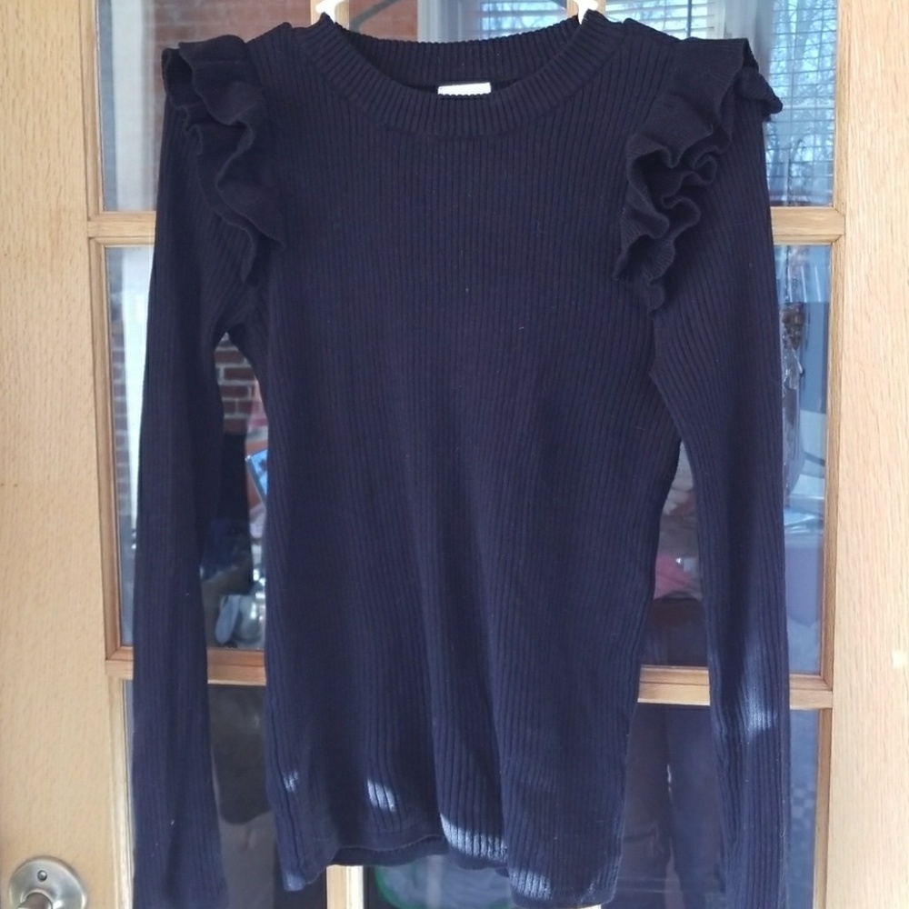 Ruffle shoulder ribbed top