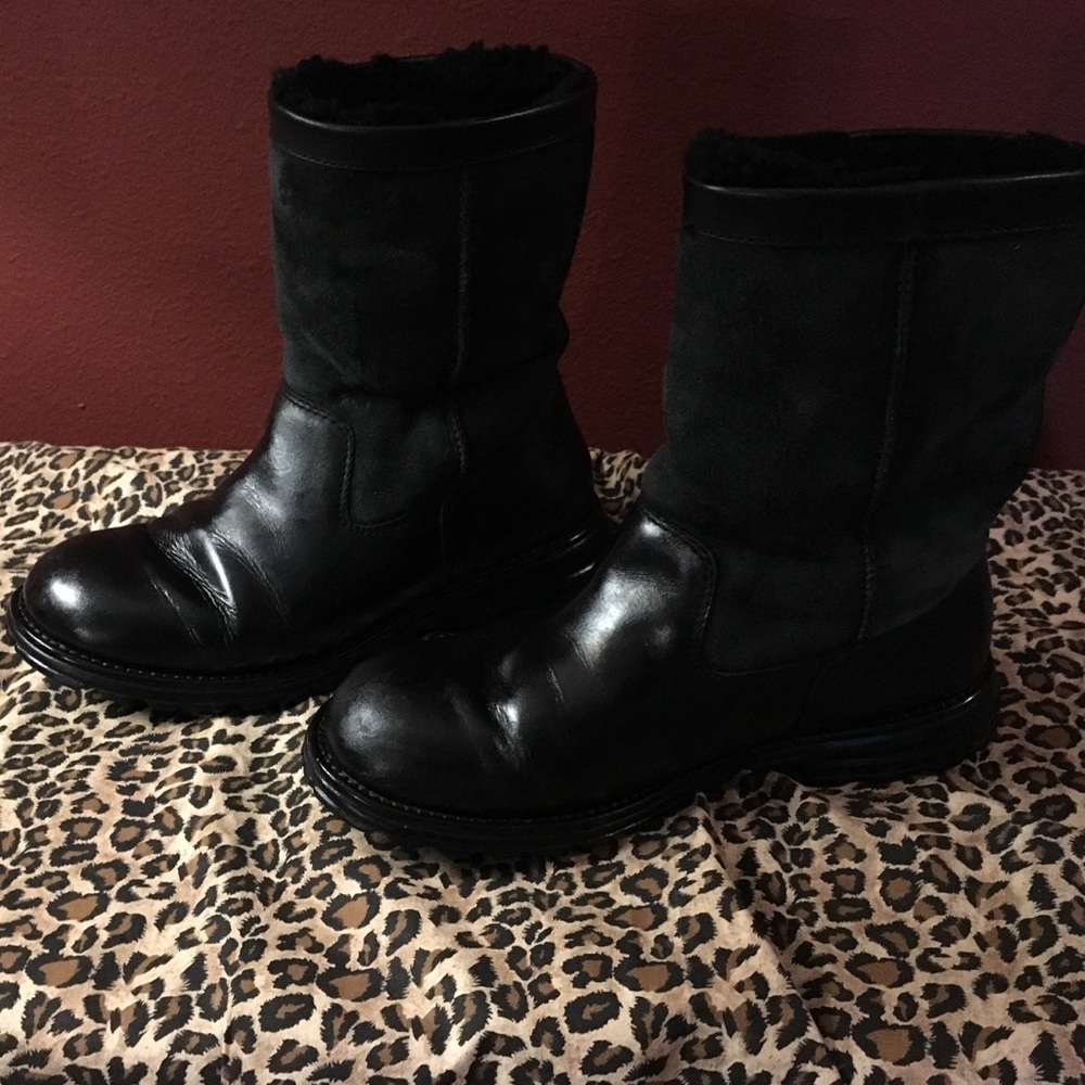 Ugh Woman's Cozy Lined Boots