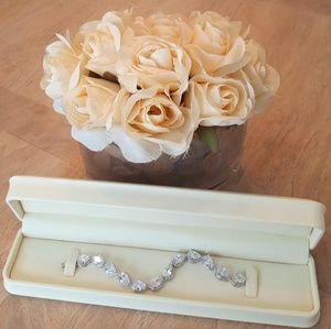 16ct White Sapphire Teardrop Tennis Bracelet