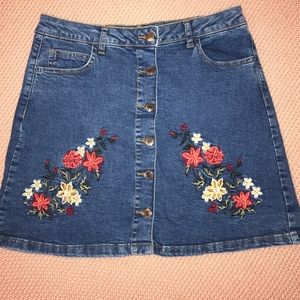 NWOT Parisian Denim Button Skirt