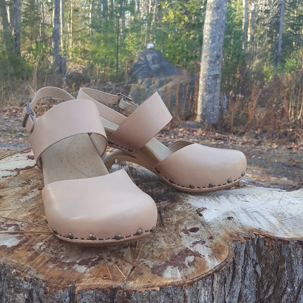 Dansko Closed-toe Sandals Size: 37