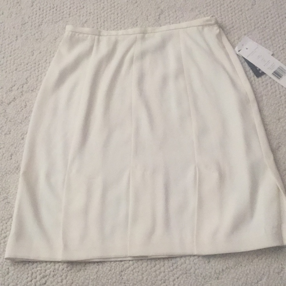 NWT cream pleated skirt