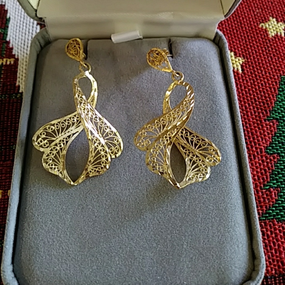 Gold earings