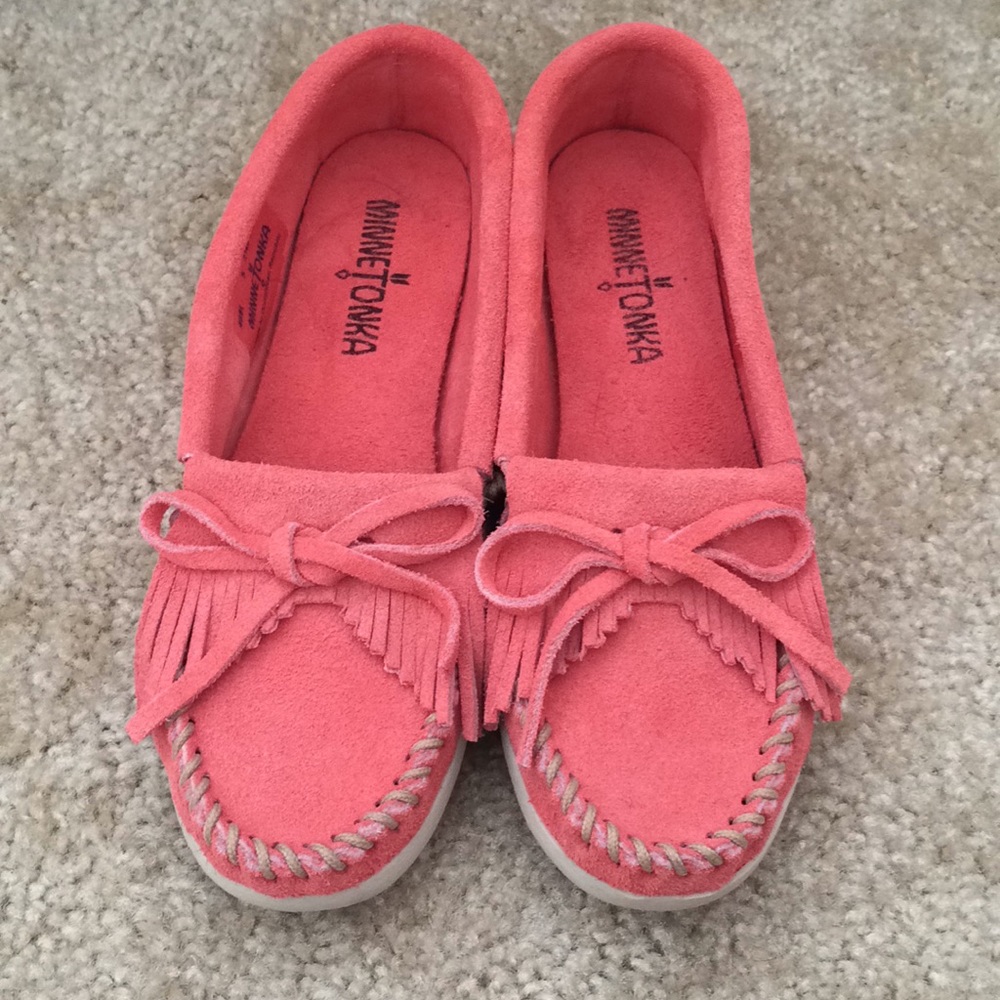 minnetonka moccasins size 5