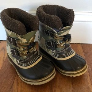 Sorel boys waterproof snow boots!