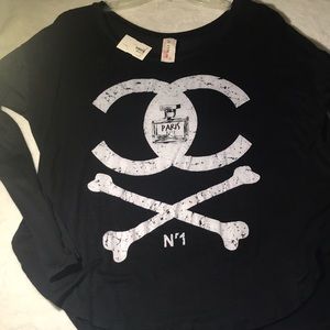 Black long sleeve thin tee