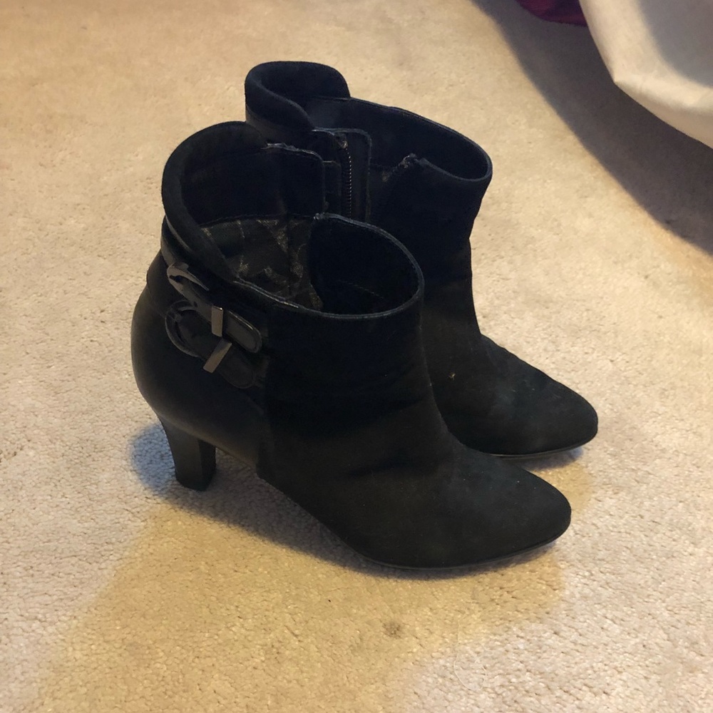 Size 6.5 aquatalia booties
