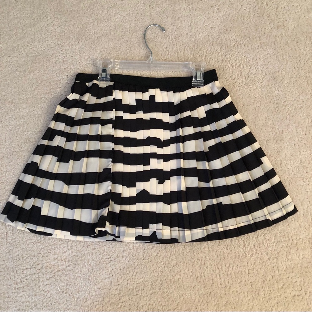 Nordstrom black and white pleated skater skirt