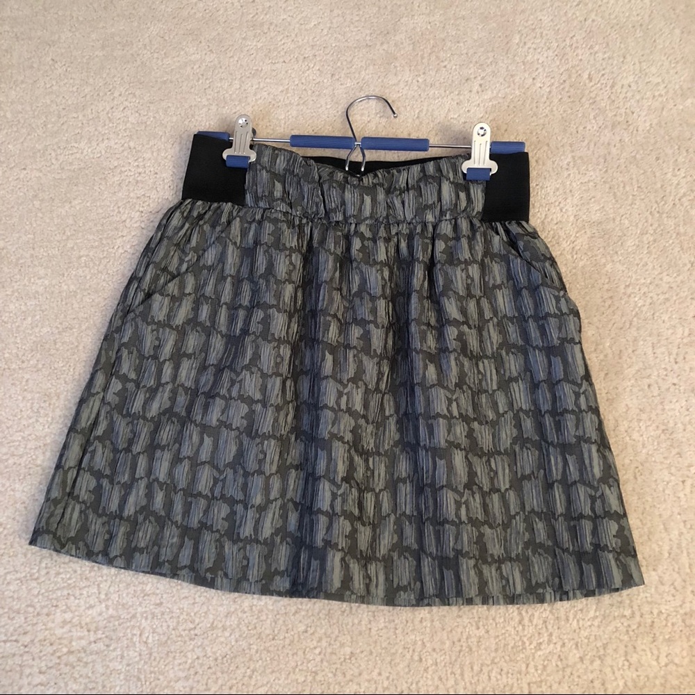 Nordstrom grey skirt with giraffe pattern
