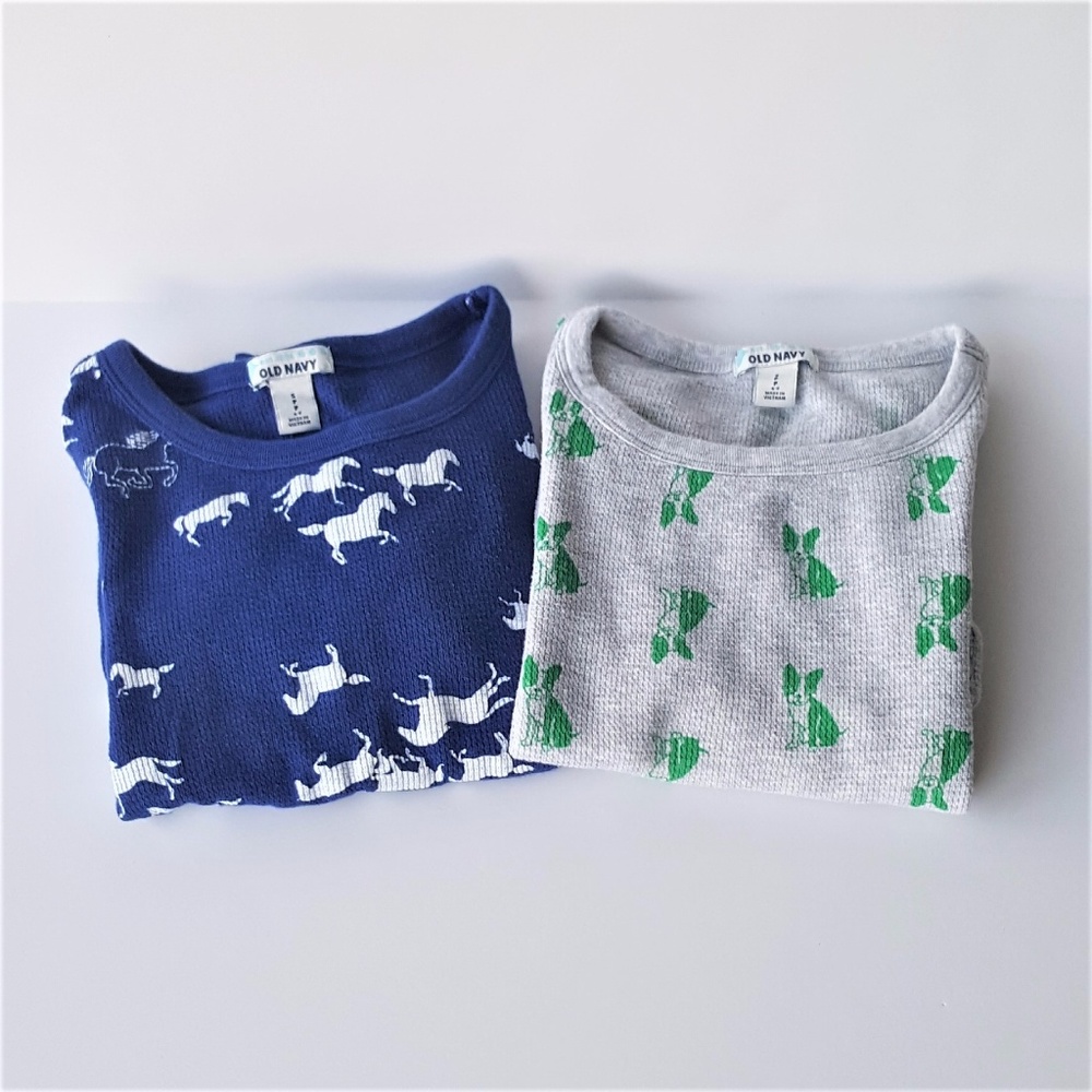 Old Navy Graphic Thermal Tops - Size S (6-7)