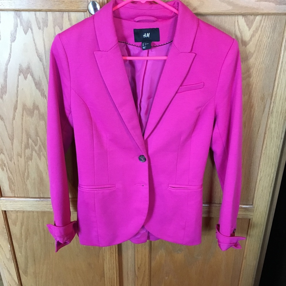 Hot pink blazer 💕