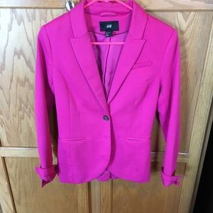 Hot pink blazer 💕