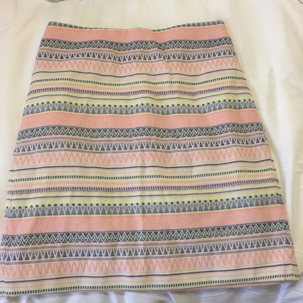 Skirt brand : LOFT  Nicely fitted skirt