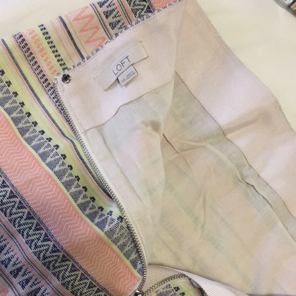 Skirt brand : LOFT  Nicely fitted skirt - Picture 3 of 5