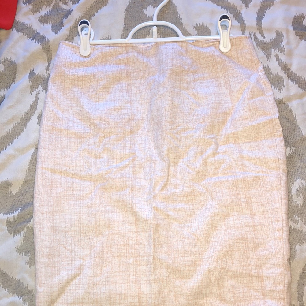 Comfortable beige and white pencil skirt