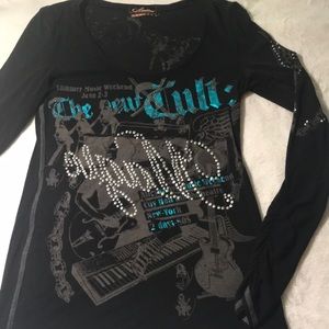 Black long sleeve tee