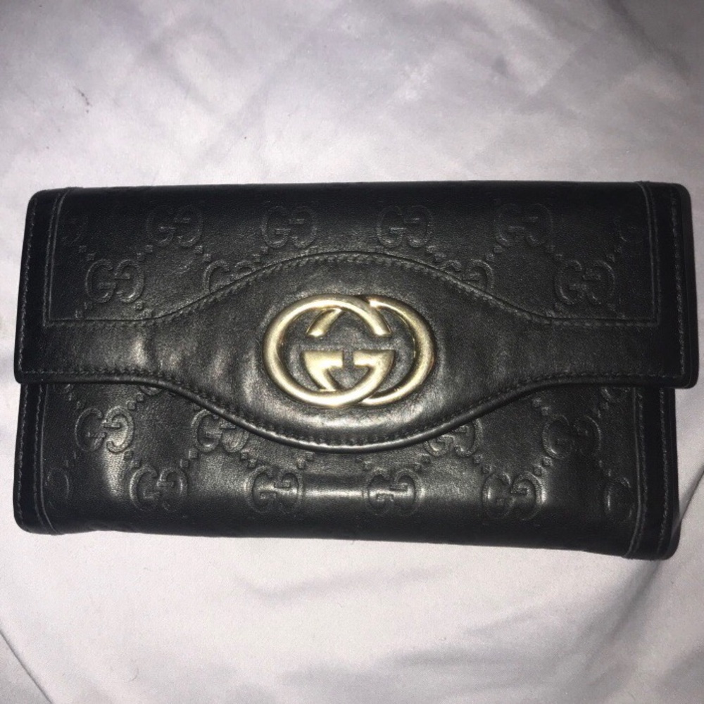 Authentic Gucci Sukey Wallet !!!