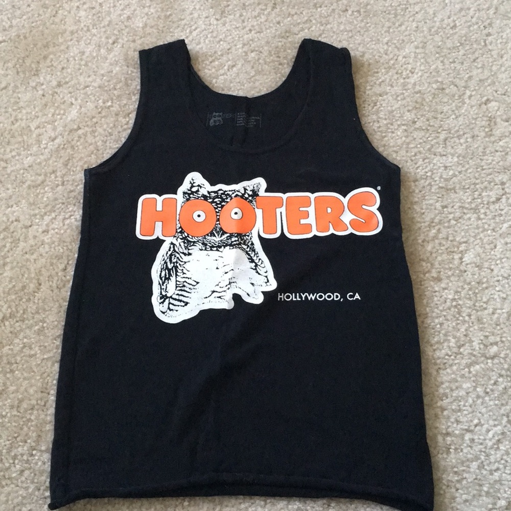 2nd Gen Hooters shirt.