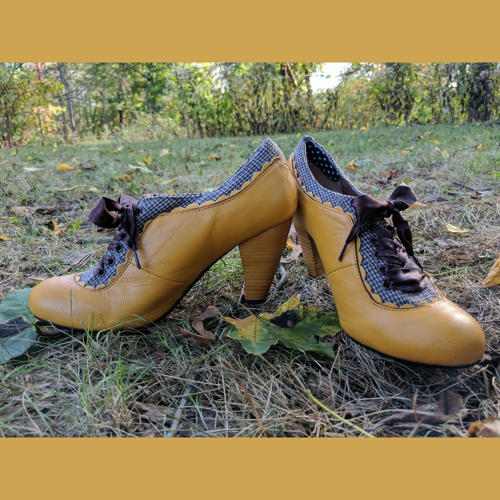 Modcloth Poetic License heel in goldenrod