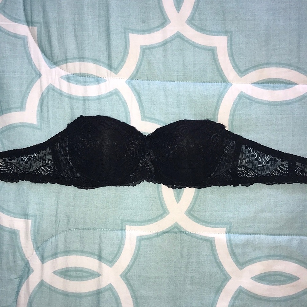 Black strapless push up bra