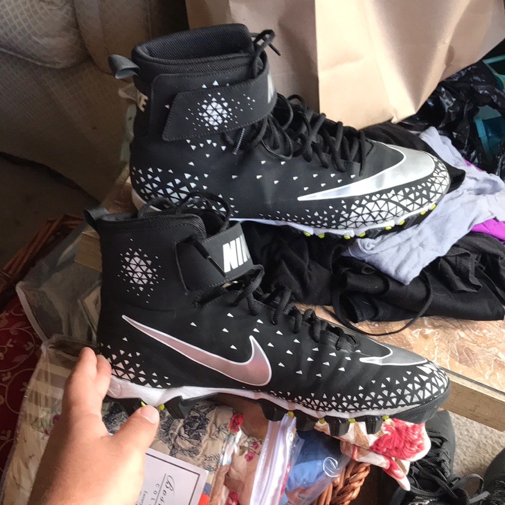 Men’s nike football cleats