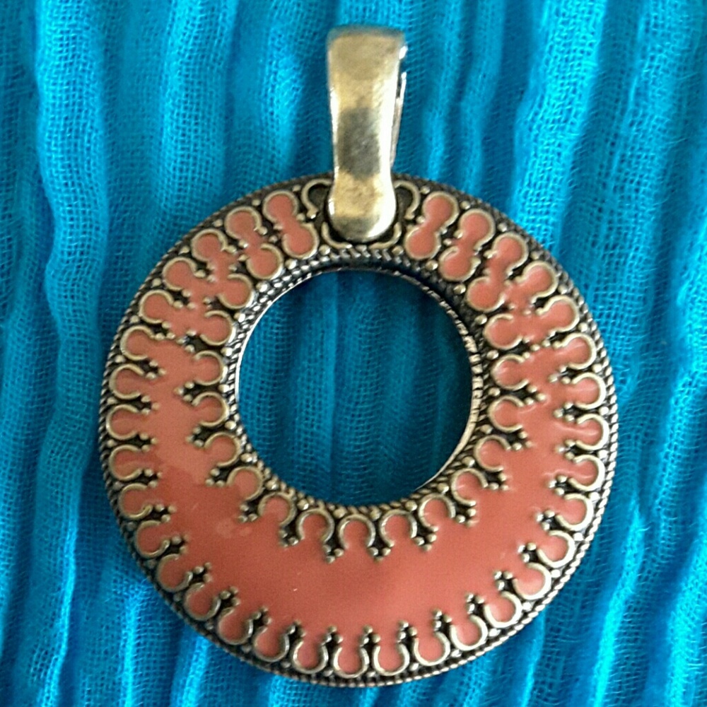 Premier Designs Reversible Pendant