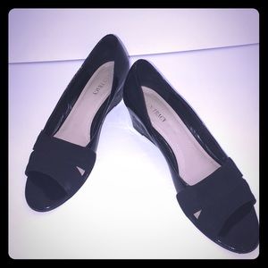 Ellen Tracey Open Toe low Wedge Heel Womens Shoes