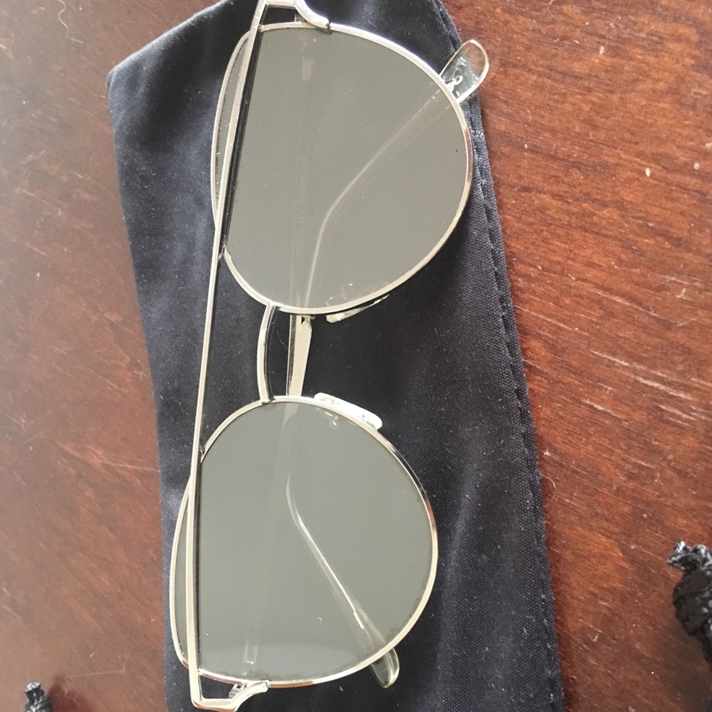 Women mirrored sunglasses