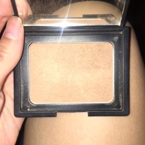 Laguna bronzer