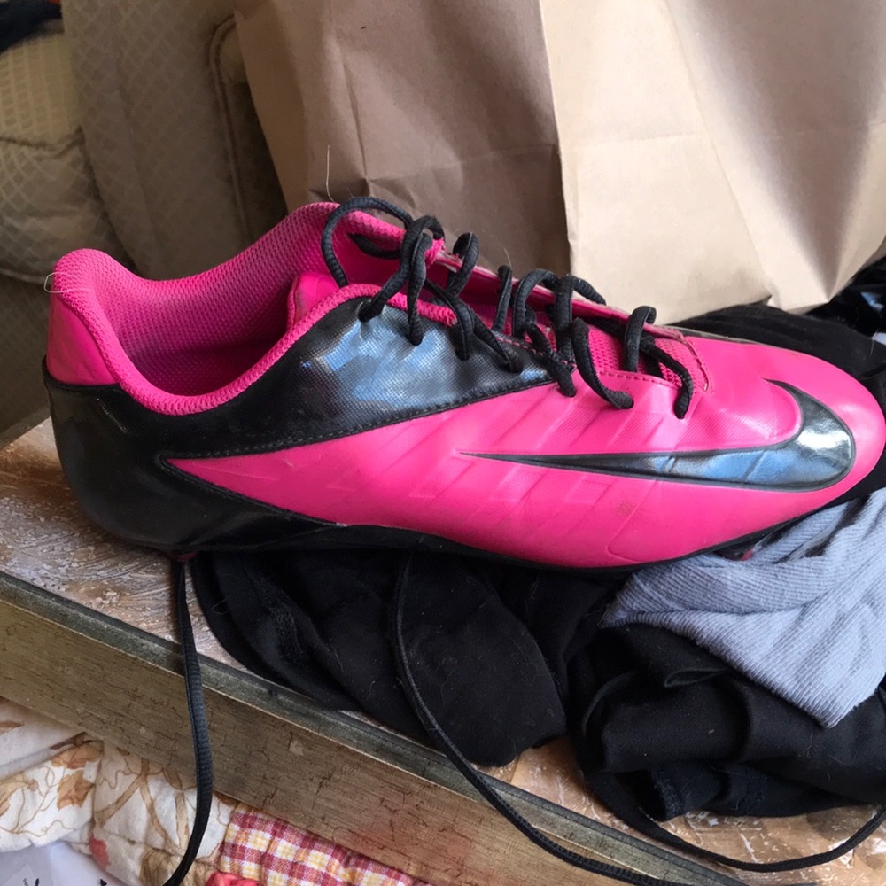 Men’s football cleats