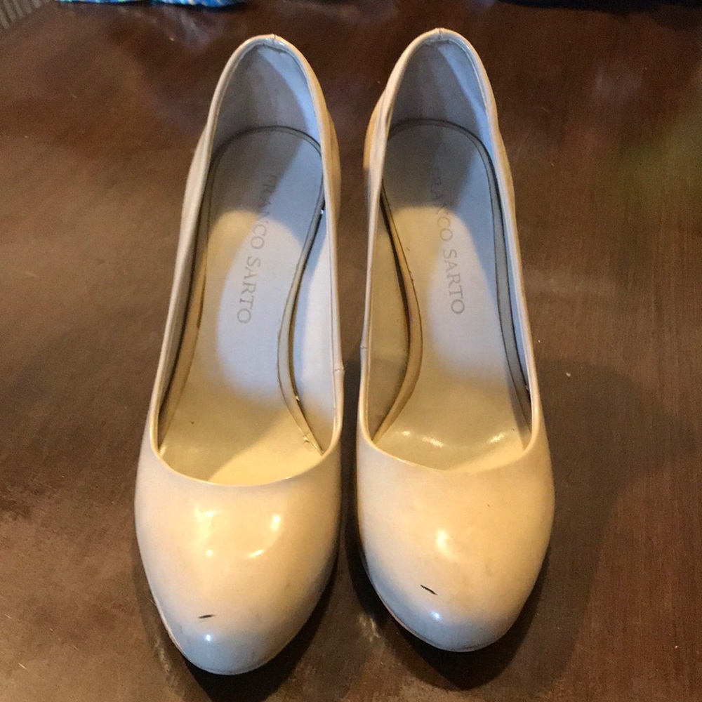 Beige patent leather heels