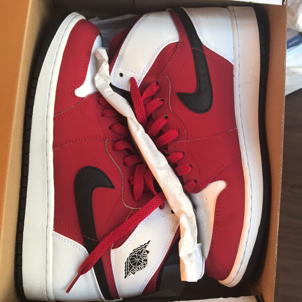 Air Jordan for 6 ahalfyouth & size 8 ahalfwomen