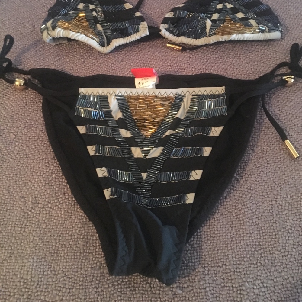 Red Carter bikini - Picture 4 of 7