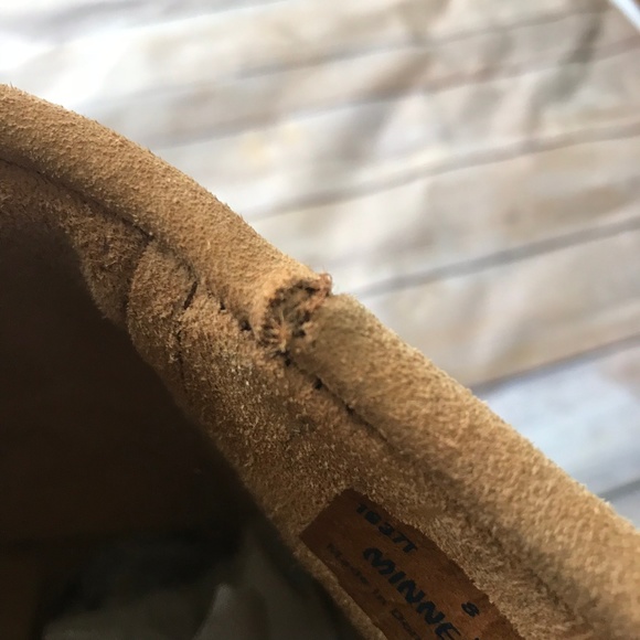 Minnetonka Moccasins Triple Layer Fringe Boots 8 - Picture 3 of 6