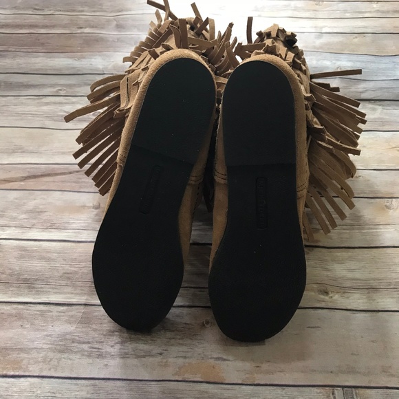 Minnetonka Moccasins Triple Layer Fringe Boots 8 - Picture 4 of 6