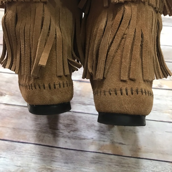 Minnetonka Moccasins Triple Layer Fringe Boots 8 - Picture 5 of 6
