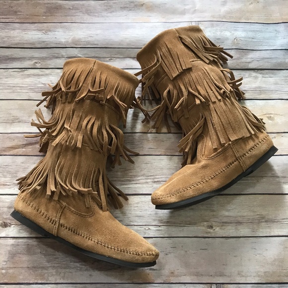 Minnetonka Moccasins Triple Layer Fringe Boots 8 - Picture 2 of 6