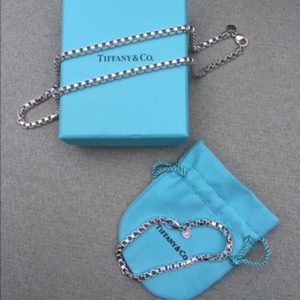 Tiffany’s and Co. Venetian Link Set FLAWLESS!