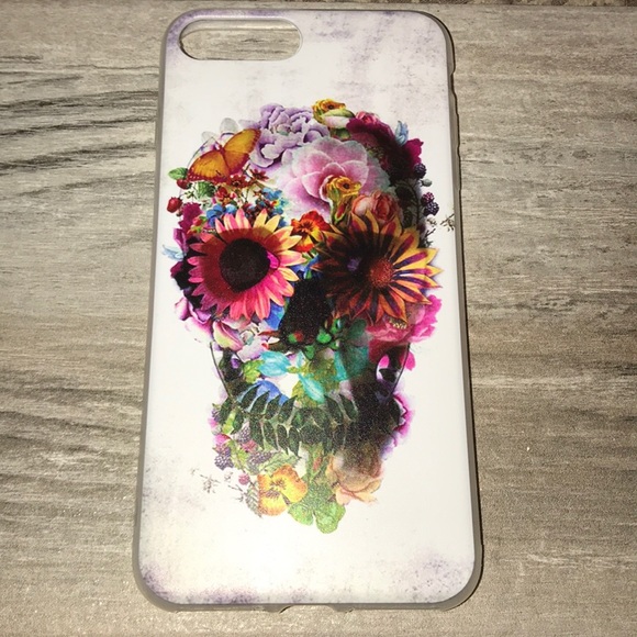 Boutique Accessories - iPhone 7 Plus Skull & Flowers Case NEW