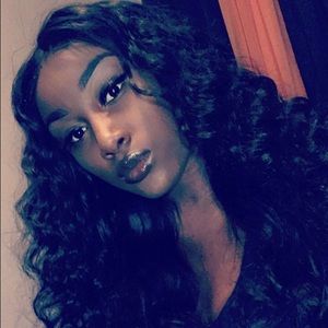 Meet your Posher, Alexia