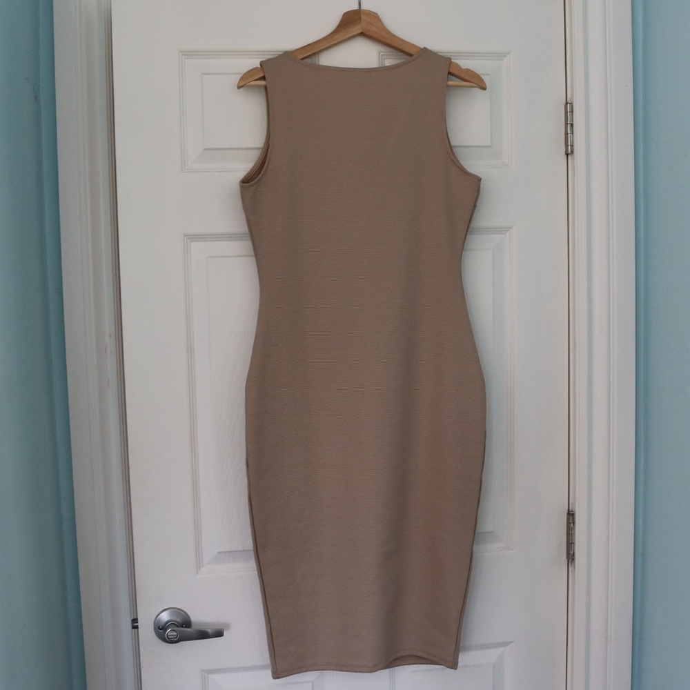 Dress - Picture 3 of 3