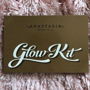 Anastasia Beverly Hills ultimate glow kit