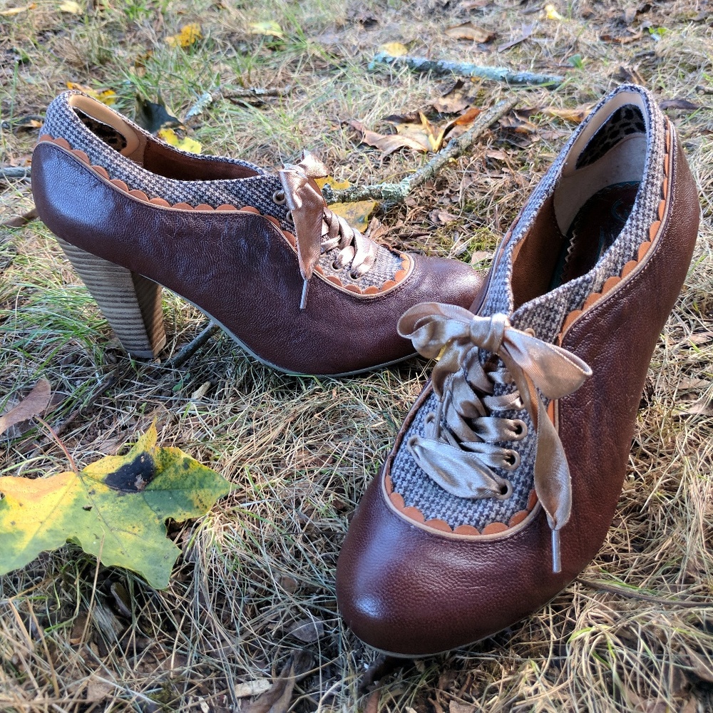 Modcloth Poetic License heel in brown