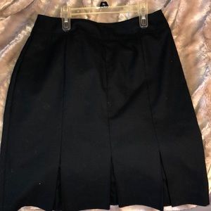 Cute black pleated skirt!!