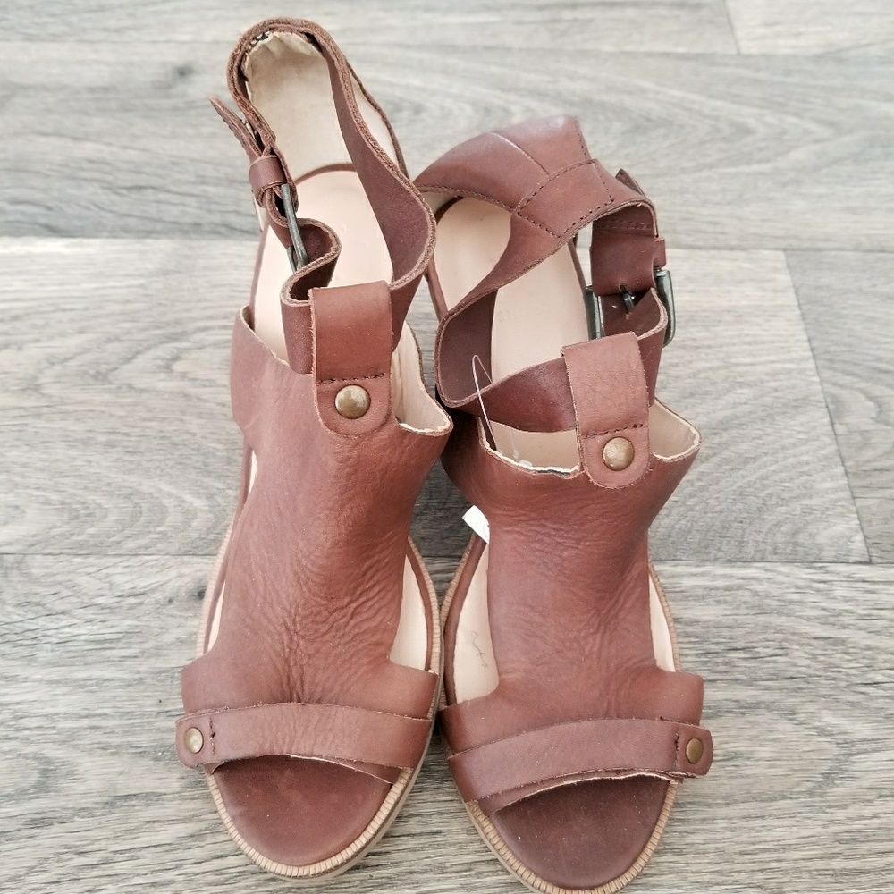 Real leather brown sandals