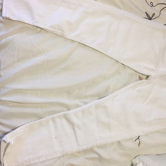 White Levi Jeans - Picture 3 of 8