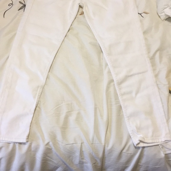 White Levi Jeans - Picture 4 of 8