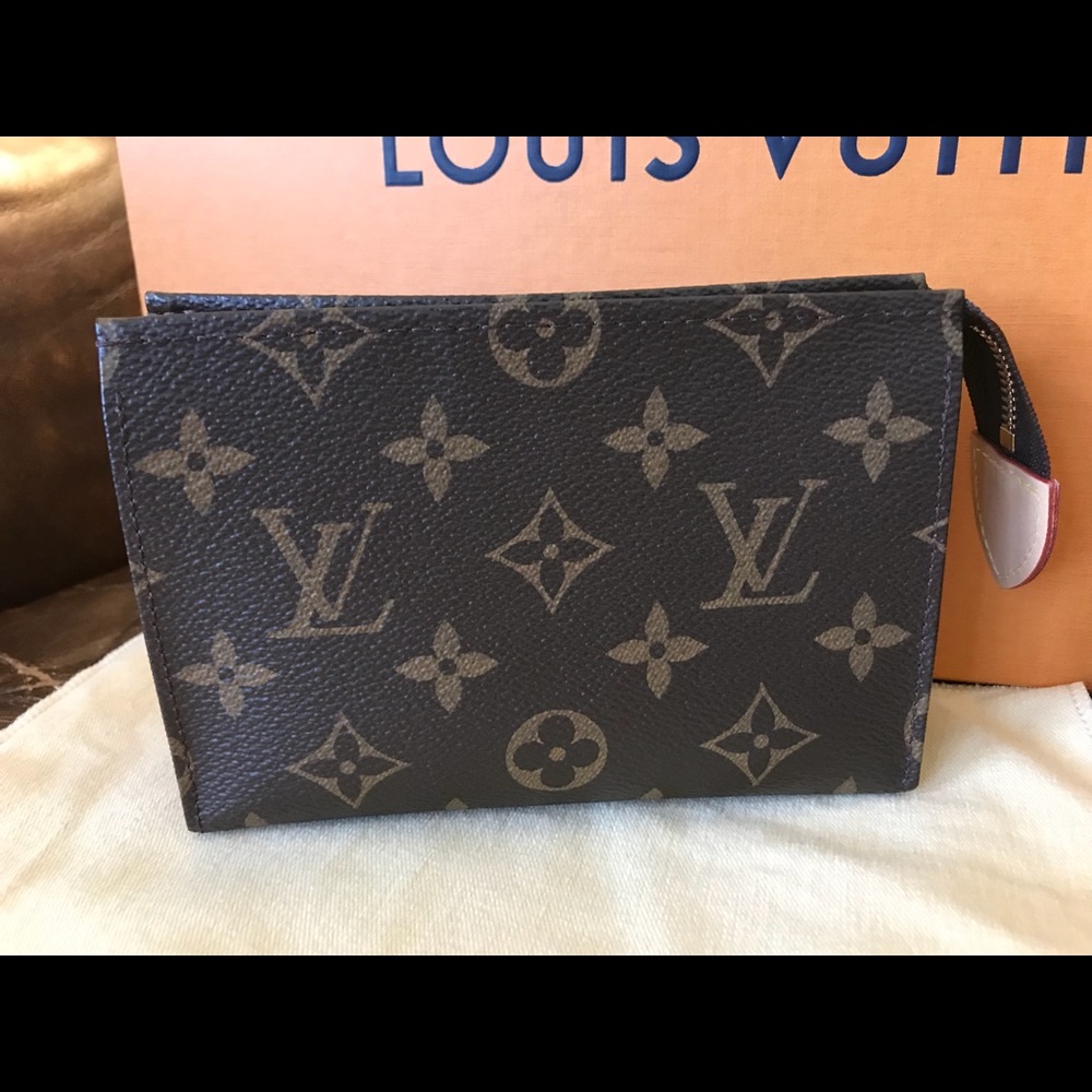 Brand new Louis Vuitton Toiletry 15
