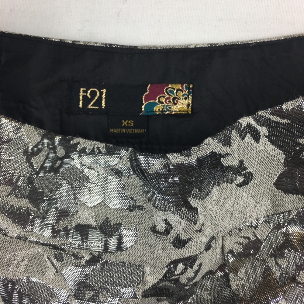 Forever 21 Metallic Silver Pleated Skirt Size XS - Picture 4 of 6
