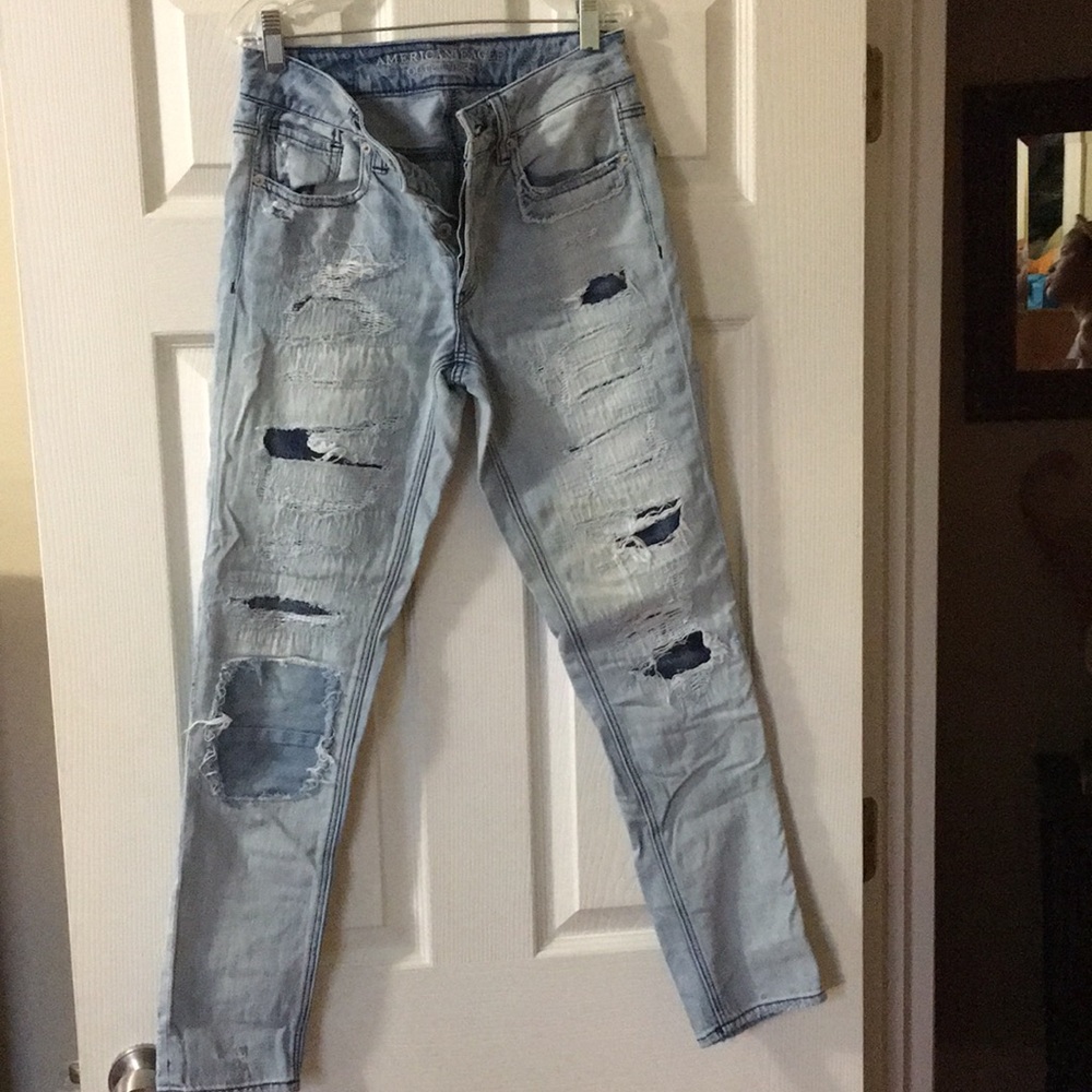 American Eagle High-waist Jeans . Style : TOMGIRL